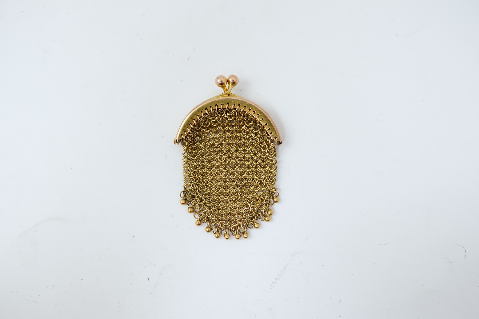 A small early 20th century 9ct gold mesh purse